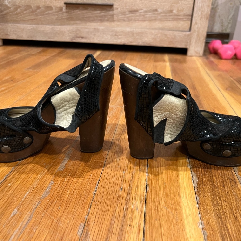 Black Platform Women's Shoes - Lola Peruvian brand